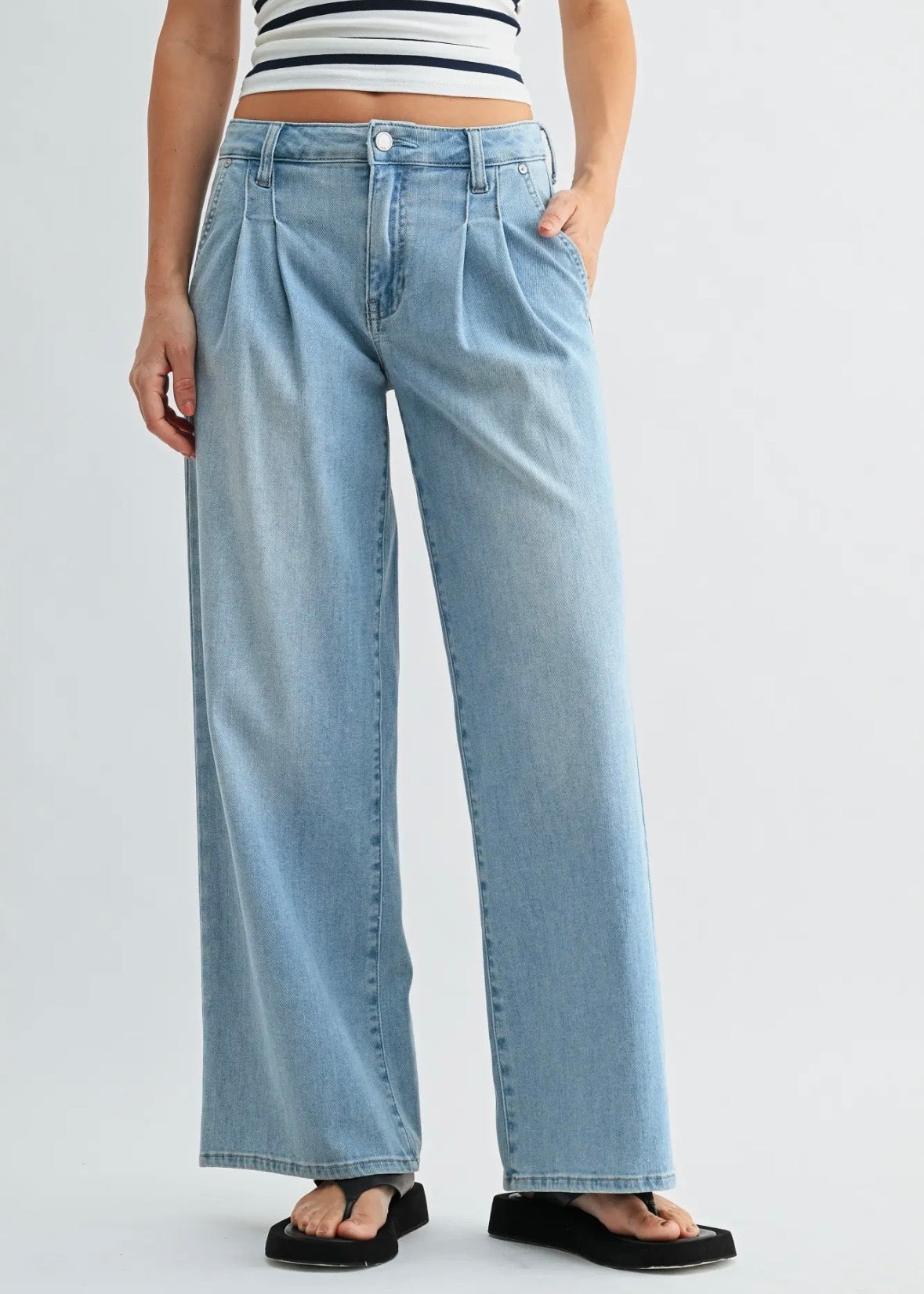 Lightweight Pleated Wide Leg
