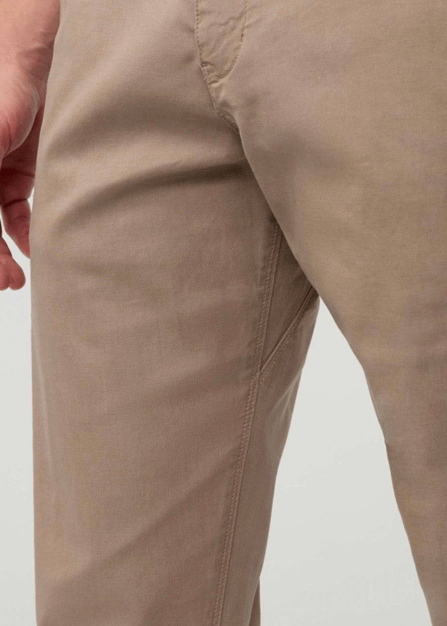 Live Lite Relaxed Taper Chino