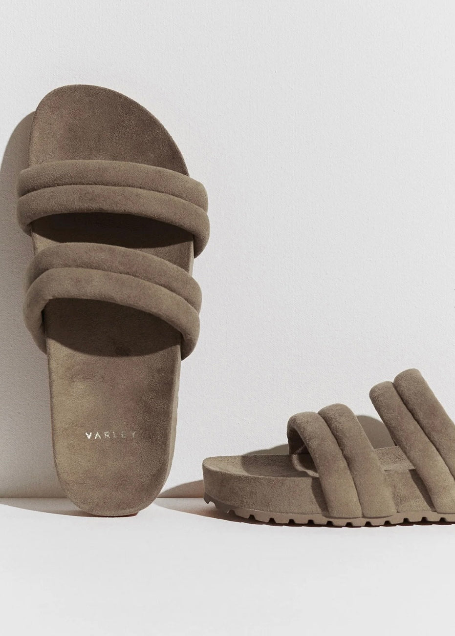 Giles Quilted Slides 2.0