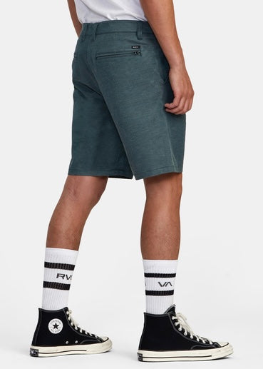 Back In Hybrid Shorts 19" in Hunter