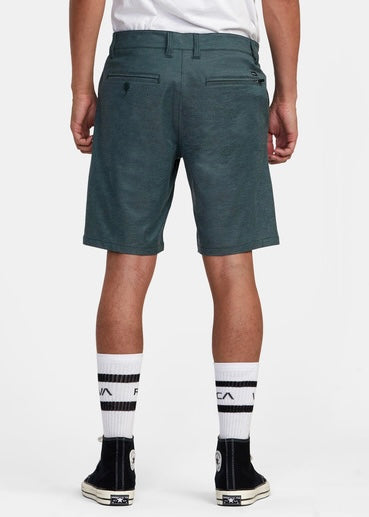 Back In Hybrid Shorts 19" in Hunter