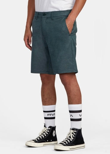 Back In Hybrid Shorts 19" in Hunter