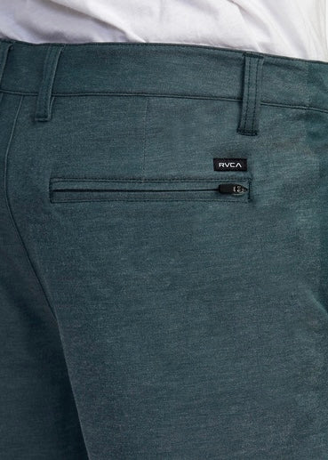 Back In Hybrid Shorts 19" in Hunter