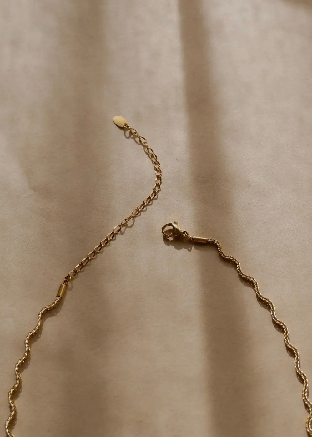 Emmy Wavy Choker Necklace