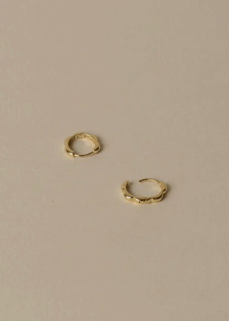 Ali Scalloped Huggie Hoops