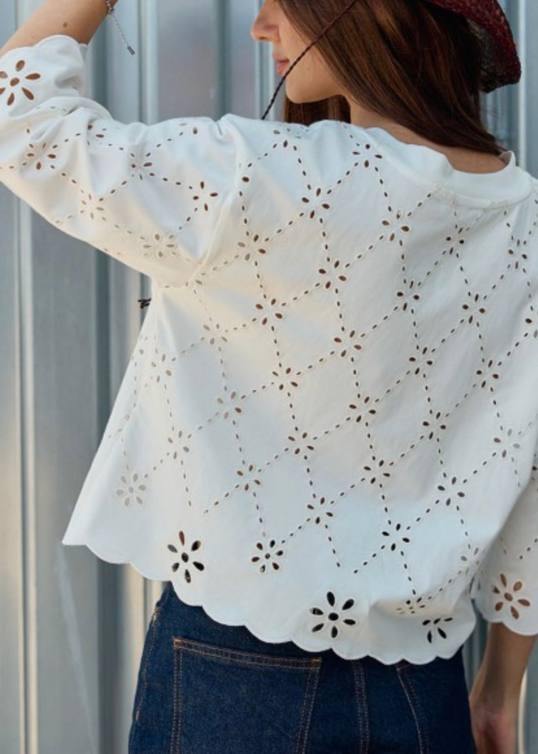 Liv Scallop Hem Tee