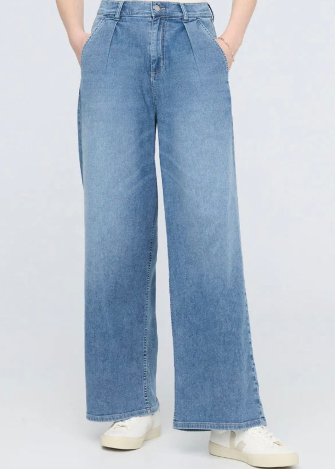 Performance Denim Lite Pleated Pant
