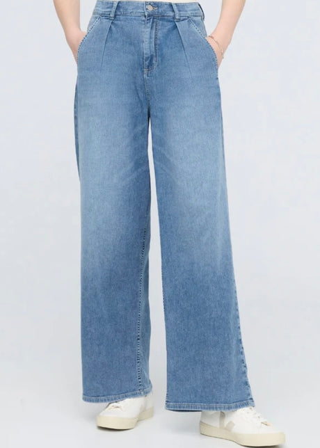 Performance Denim Lite Pleated Pant
