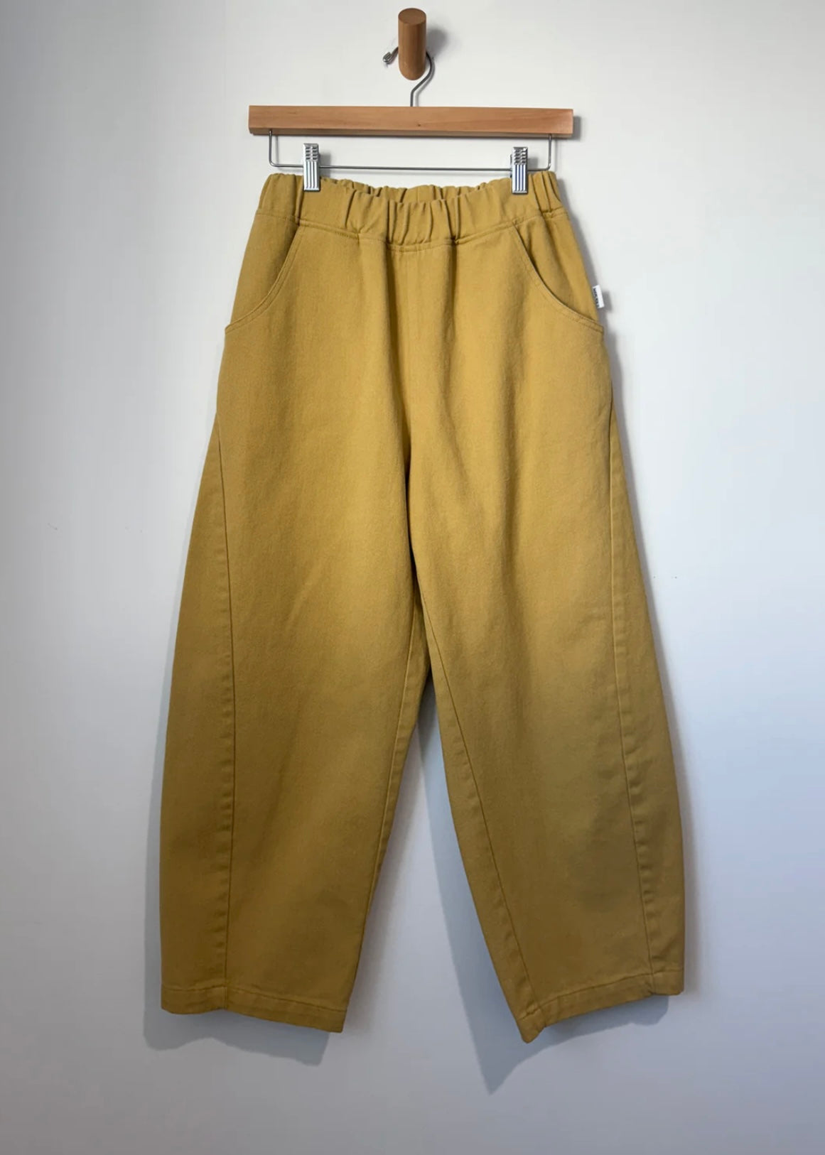 Arc Pants Regular – Red Ribbon