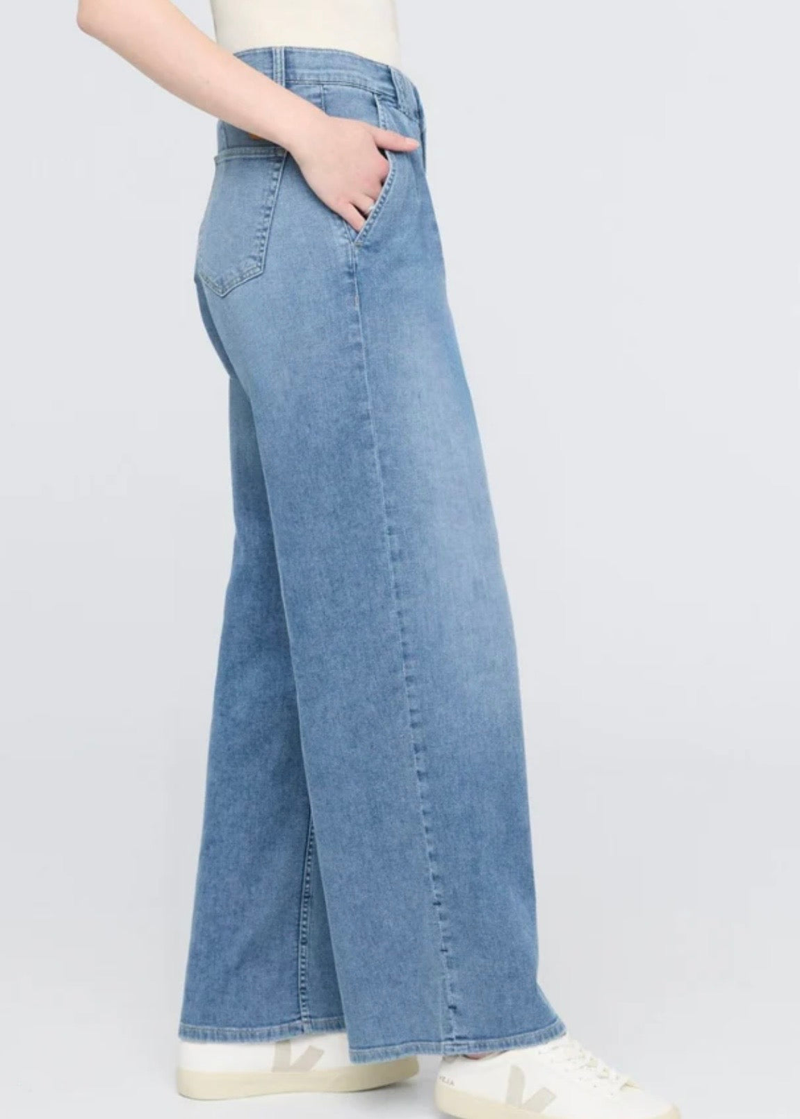 Performance Denim Lite Pleated Pant