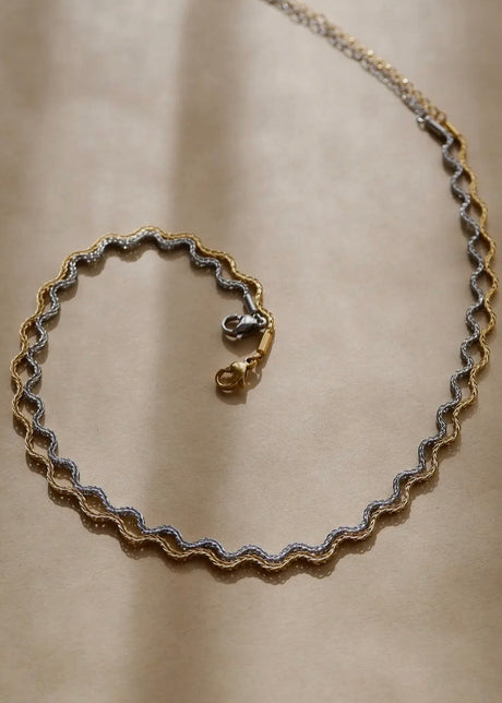 Emmy Wavy Choker Necklace