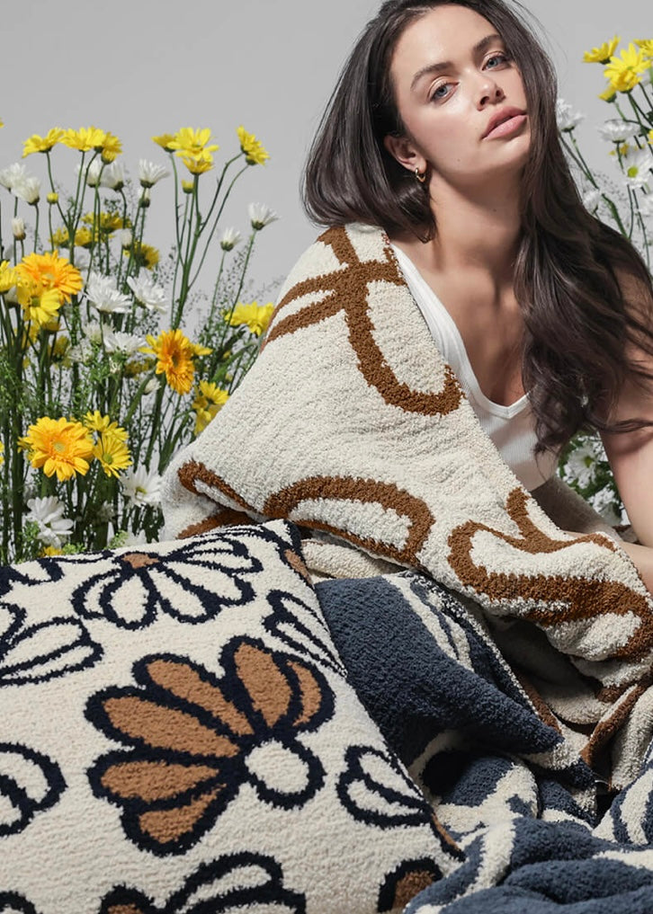 Daisy Throw Pillow