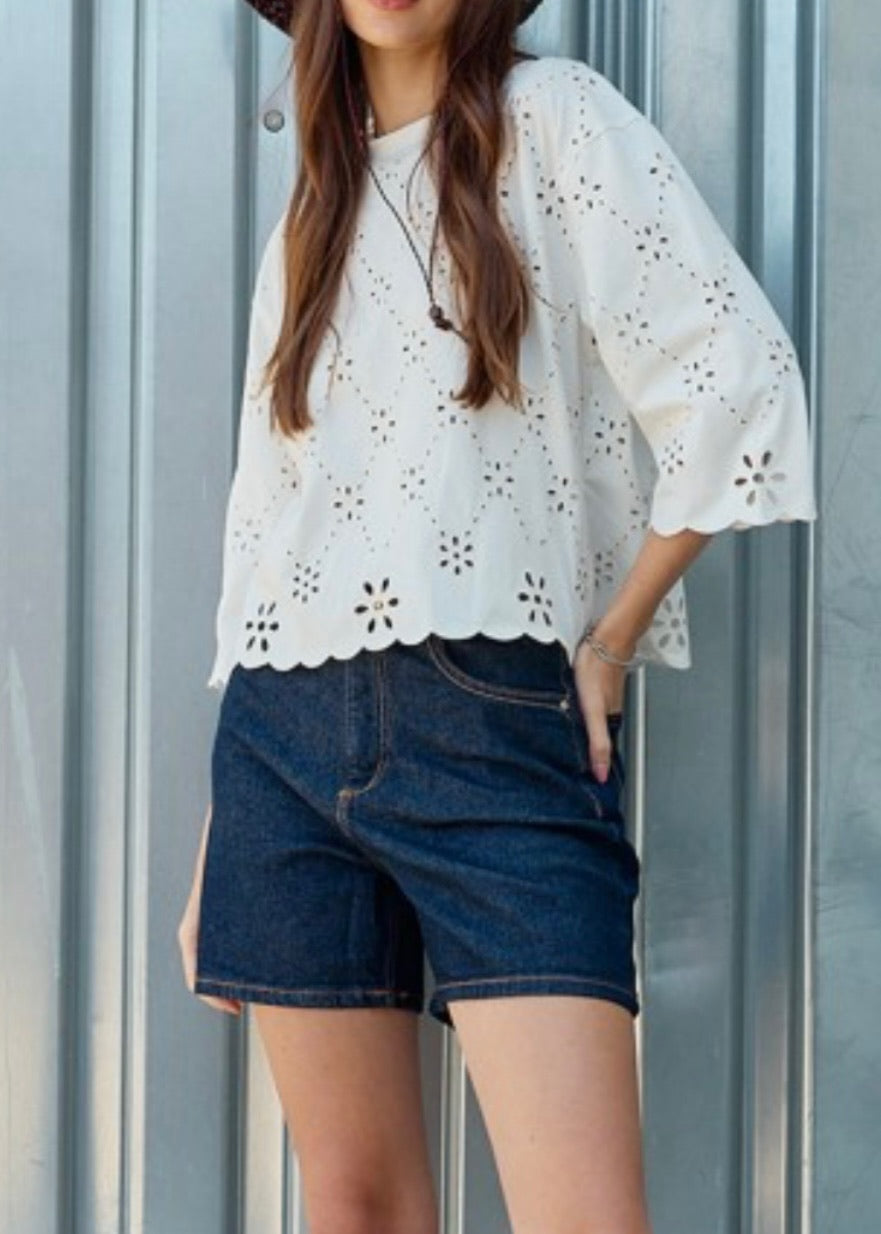 Liv Scallop Hem Tee